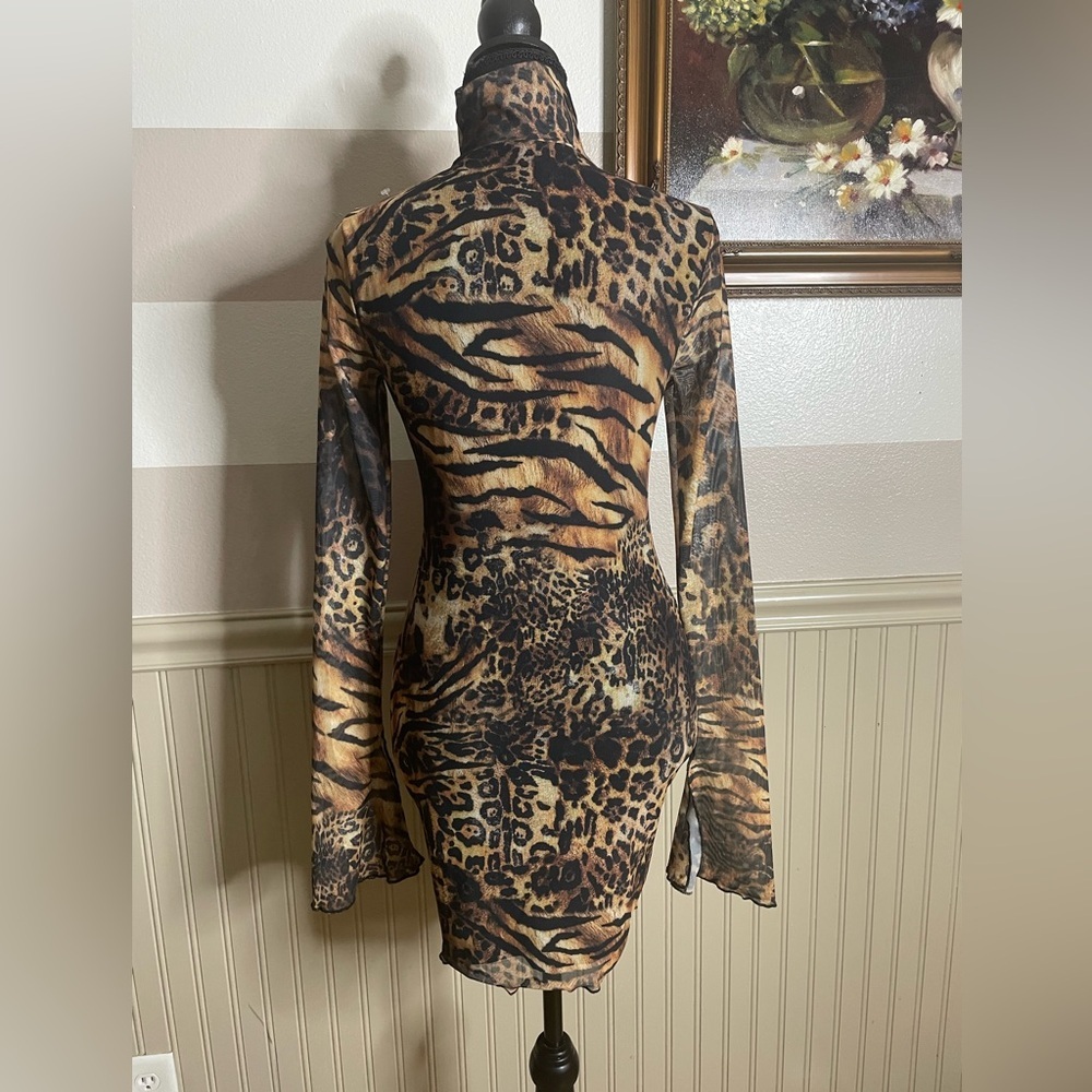 Animal Print Mesh Knitted
All Over Print Stand Collar long bell sleeves Sz Sm - Picture 4 of 14